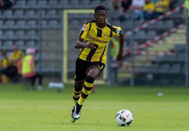 邮报：纽卡正努力与莱比锡就谢什科达成协议，球员愿意加盟