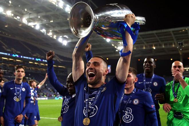 美记：字母哥今年夏天向队友透露，自己已接近转会尼克斯