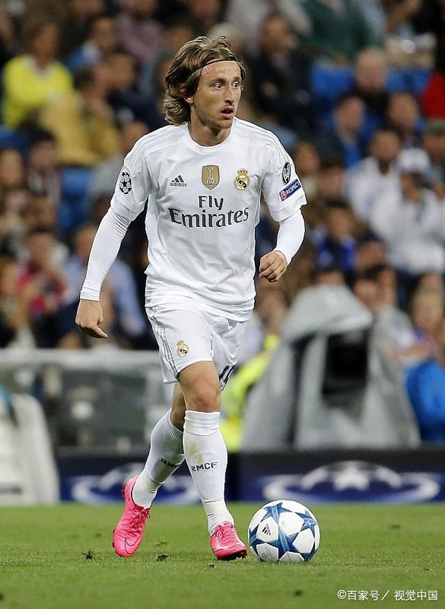 阿贾克斯客场4-2逆转卡拉巴克，收获本赛季欧冠首胜