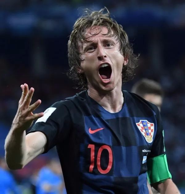 34天只赢1场！阿隆索致敬滕哈赫：都怪裁判，我们走在正确的路上