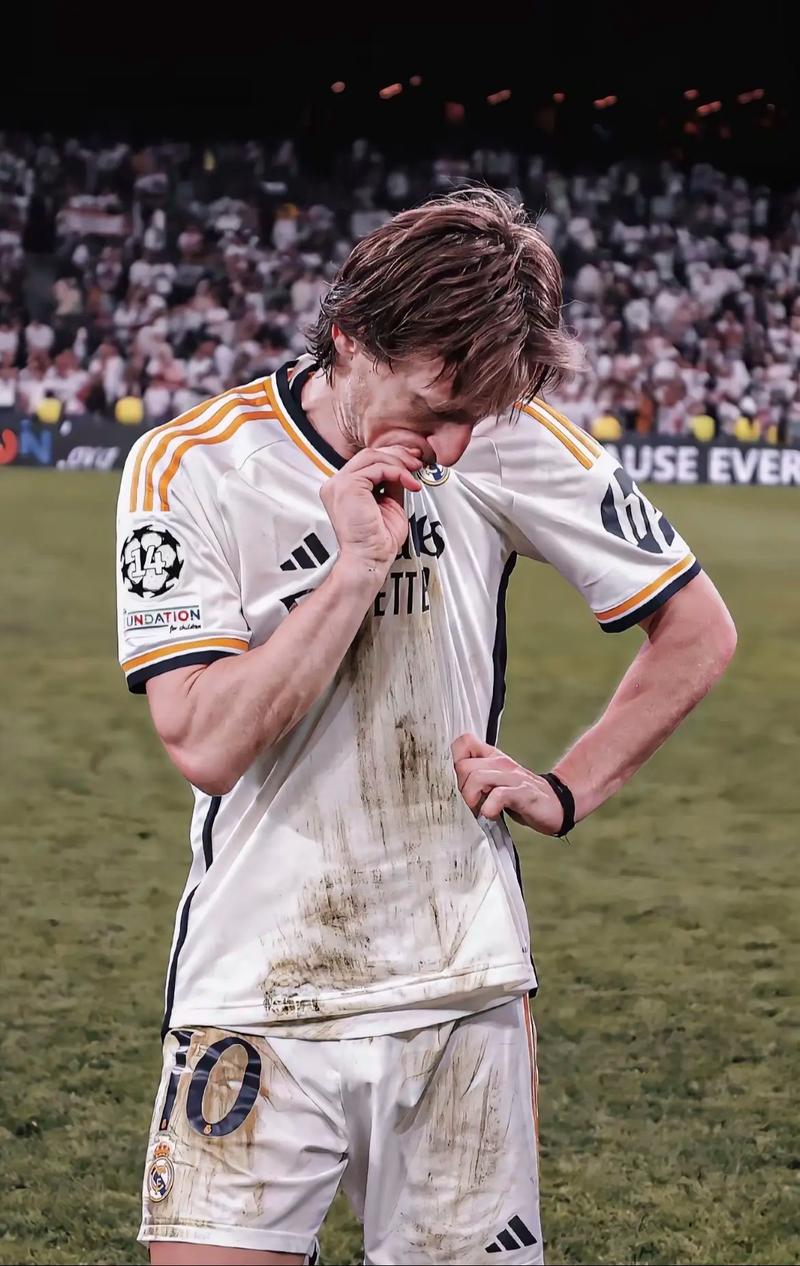 前锋终结进球荒，庆祝动作感动球迷