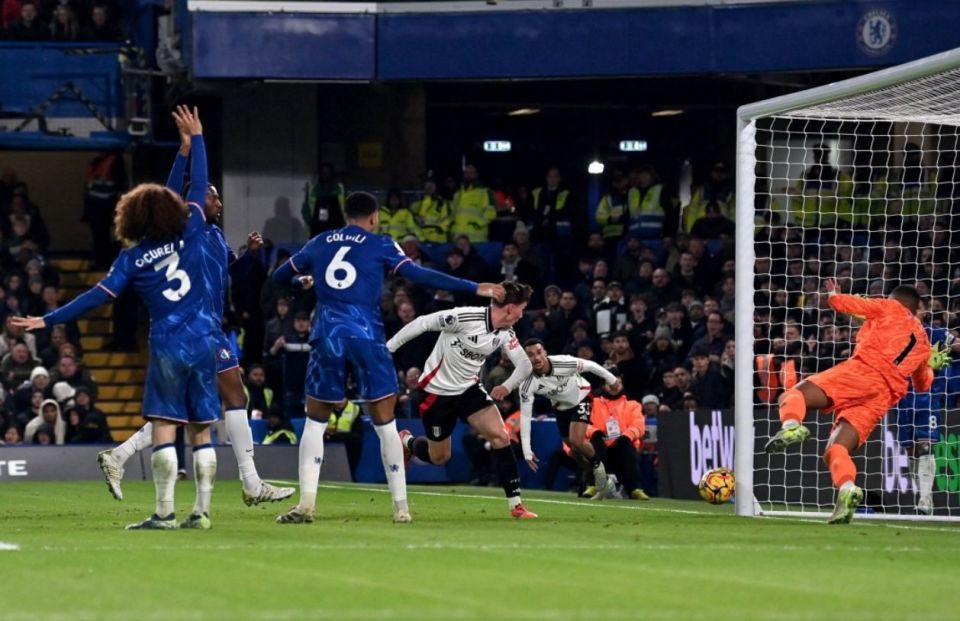 国安全队抵达北京，大兴机场内围满前来接机的国安球迷